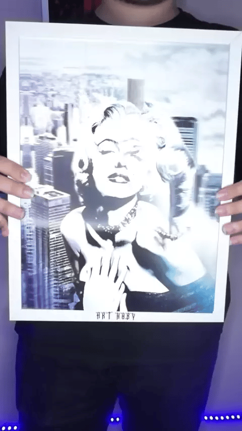 Marilyn Monroe Art Poster – 3D Motion with New York Background (Lenticular)